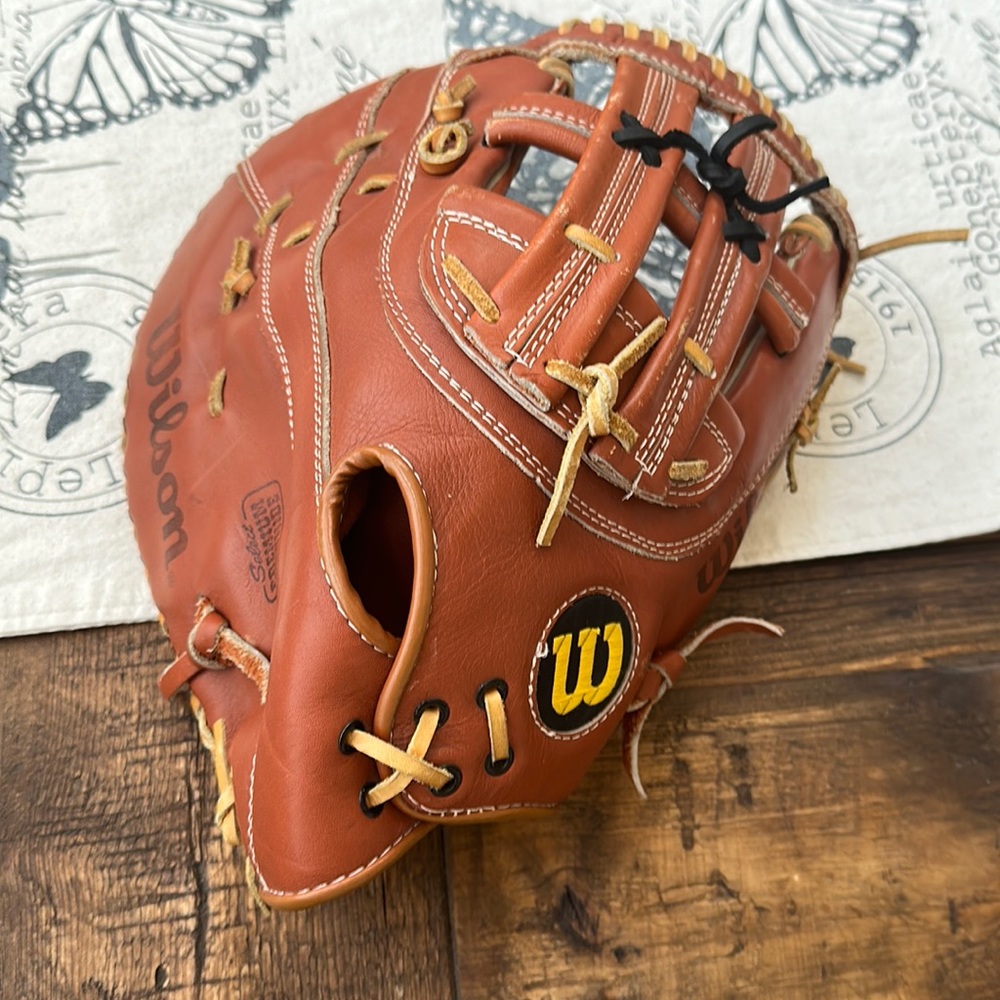 Wilson A9881 softball First Baseman glove - righty